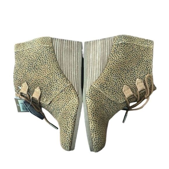Tom's Cheetah Print Wedge Heel Bootie
Shoes(Size 8.5W) - Picture 4 of 11